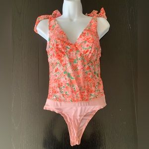 Lulu’s Pink Floral Bodysuit - Size S